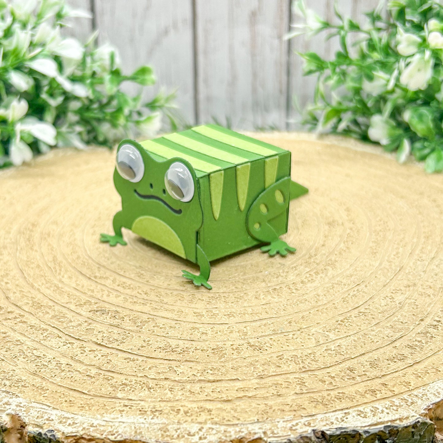 Green Lizard Miniature Gift Box